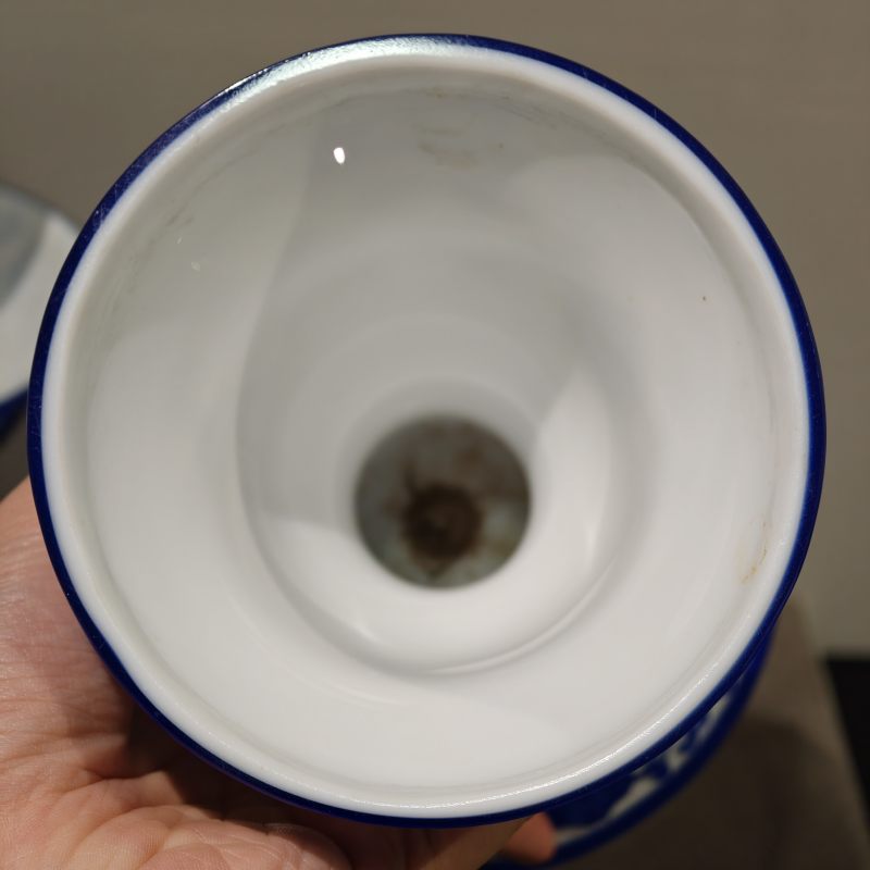 清乾隆 白套蓝料缠枝花卉纹烛台一对 - 图10