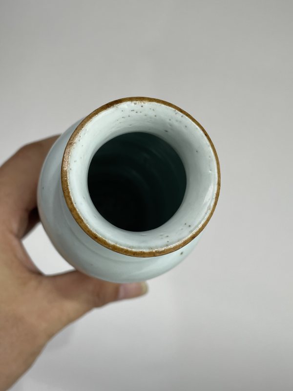 清顺治 青花山水纹筒瓶 - 图6