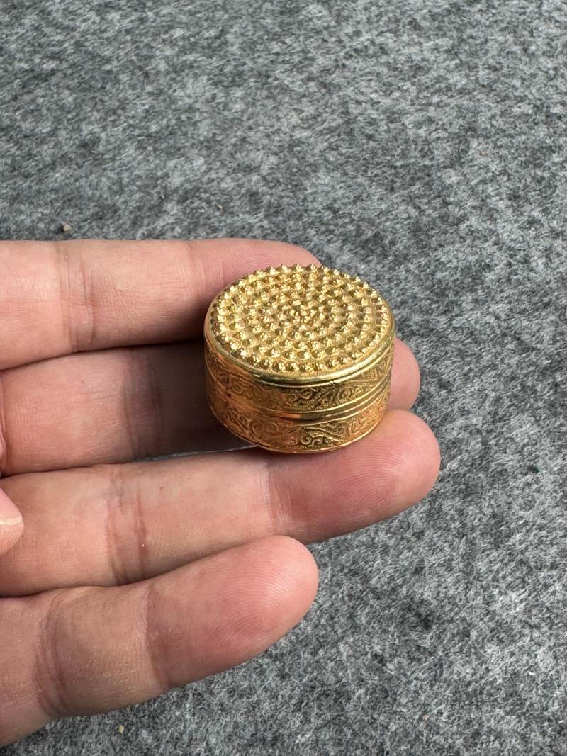金質花蕊紋蓋盒 - 图2