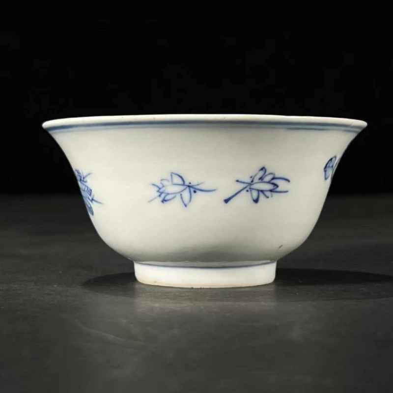清道光 青花花卉纹压手杯 - 图4