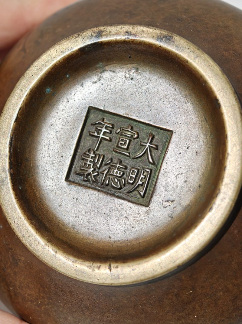 清早期 铜㦸耳炉带座 - 图9
