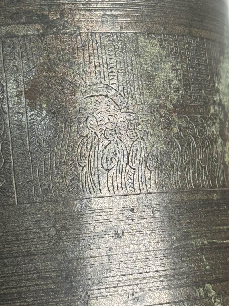 青銅鳳鳥人物紋經筒 - 图26