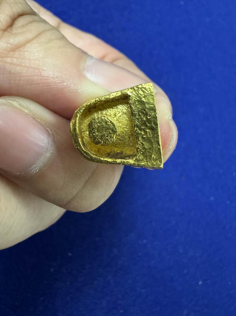 金質鴨嘴形帶鉤和包金螭龍紋帶飾各一件 - 图16