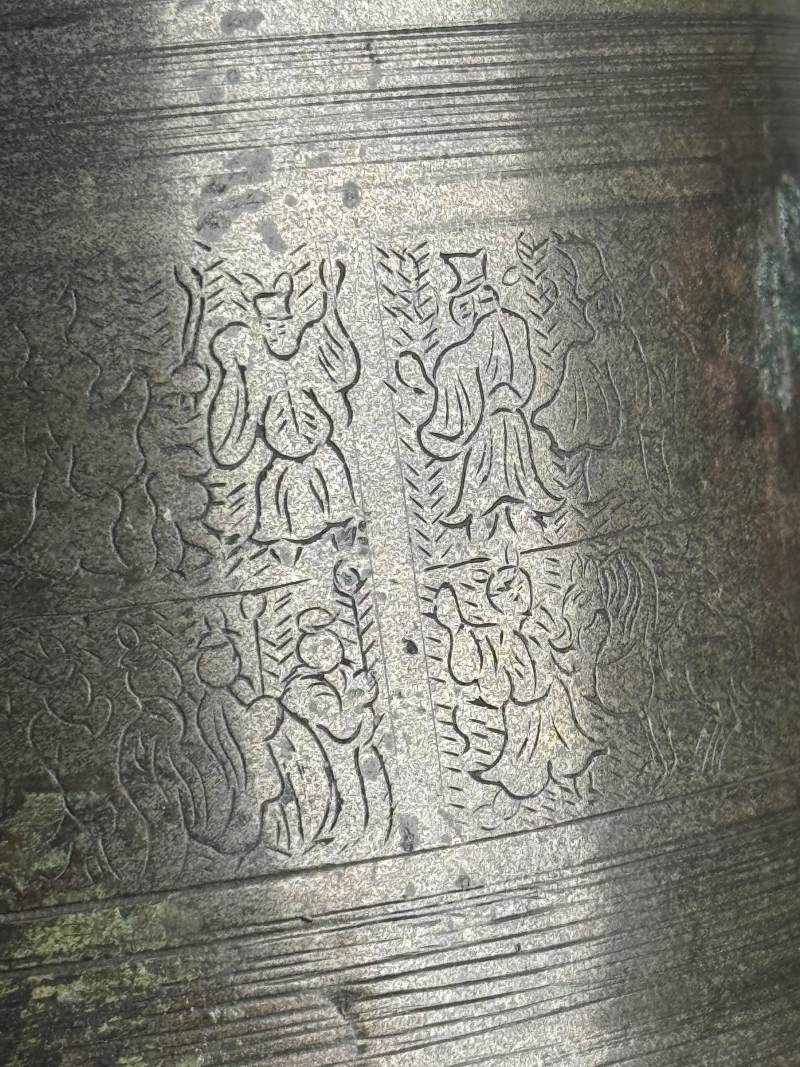 青銅鳳鳥人物紋經筒 - 图27