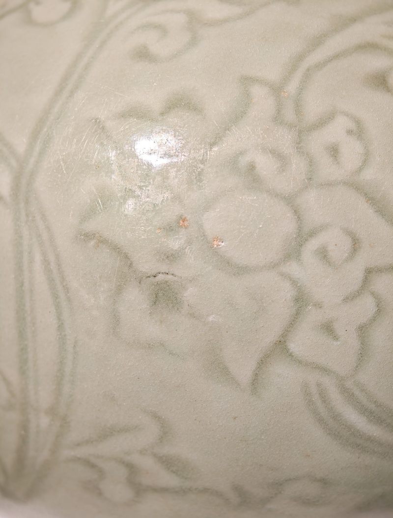元 龙泉窑粉青釉暗刻牡丹纹葫芦瓶 - 图12