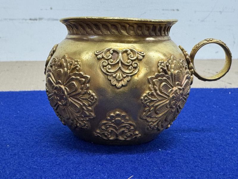 金質寶相花執壺和金質杯一套七件帶原配銅三足承盤 - 图16
