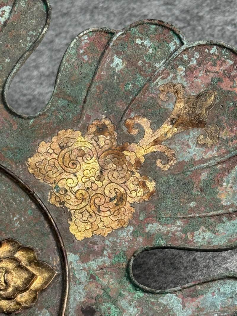 銅局部鎏金朱雀花卉形供盤 - 图8