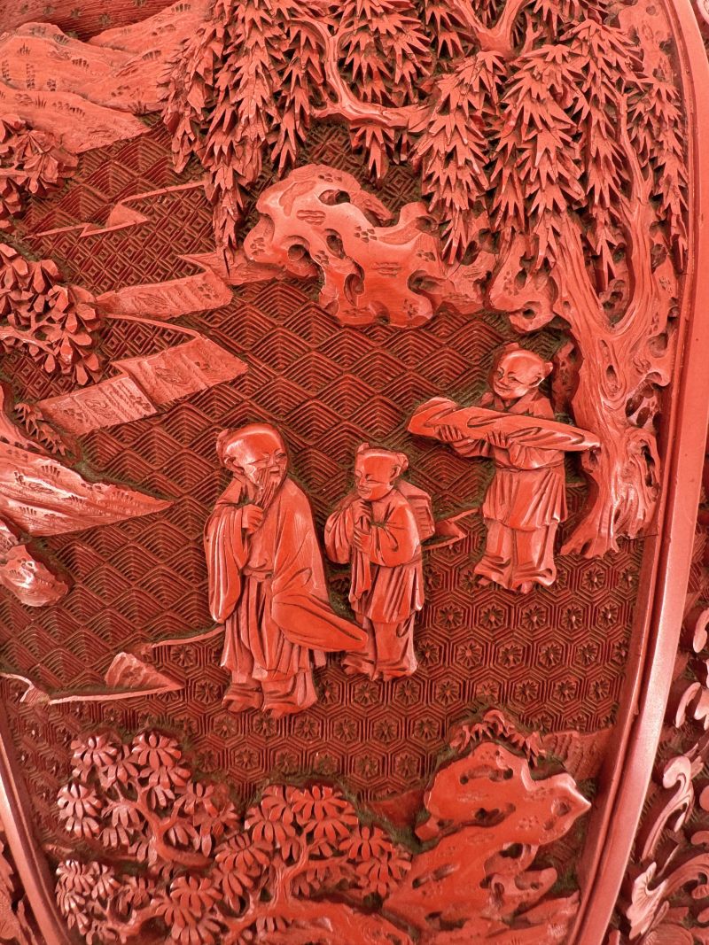 清乾隆 剔红琴棋书画海棠式瓶一对 - 图46