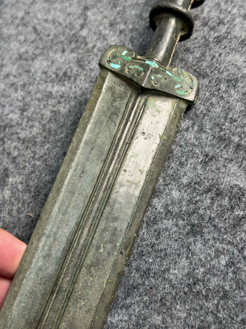 青銅嵌綠松石劍 - 图5