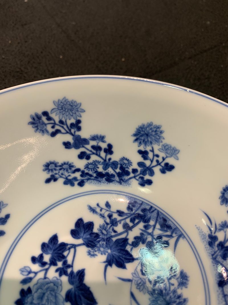 清乾隆 蓝地轧道粉彩开光重阳菊花节令膳碗一对 - 图12
