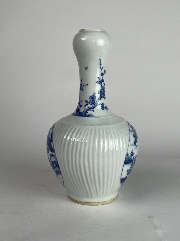 解放后 青花人物纹蒜头瓶 - 图4