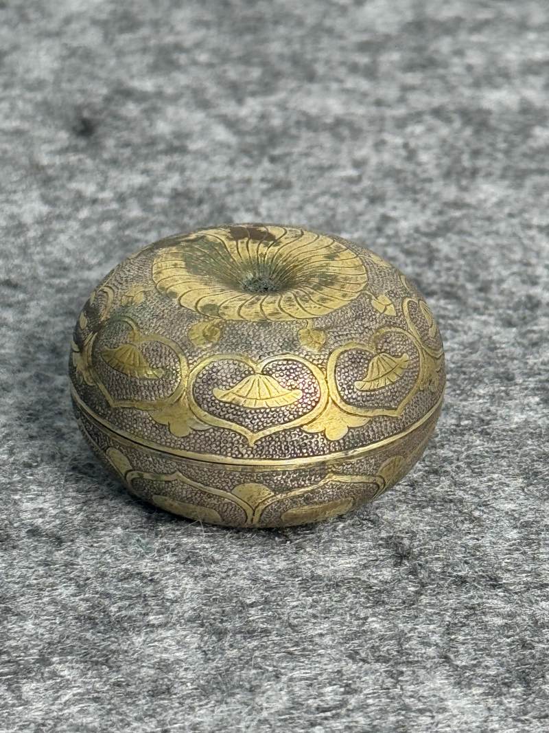 銀鎏金珍珠地花卉紋粉盒 - 图5