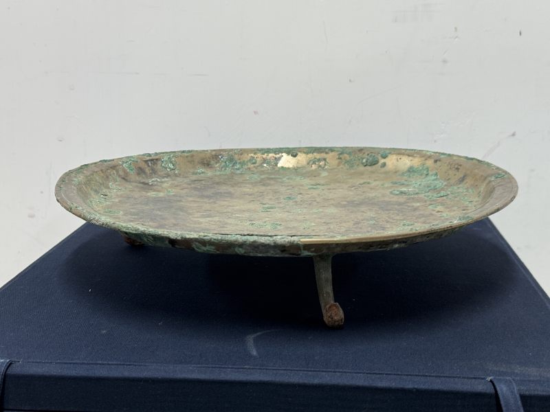 金質寶相花執壺和金質杯一套七件帶原配銅三足承盤 - 图38