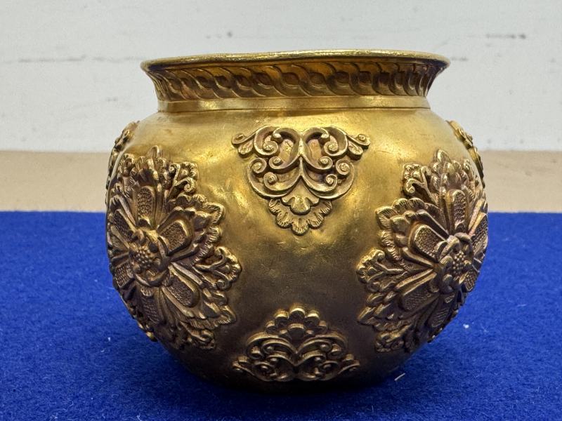 金質寶相花執壺和金質杯一套七件帶原配銅三足承盤 - 图10