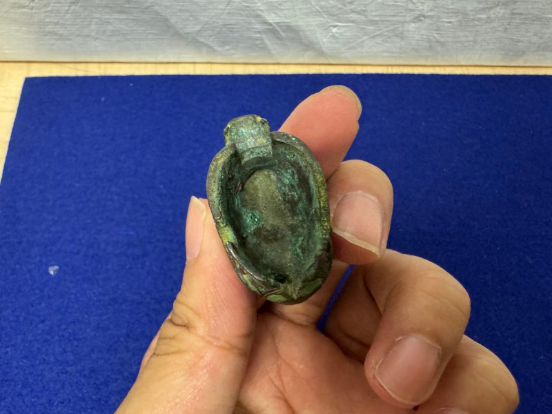 銅錯金銀嵌綠松石朱雀戈帽 - 图6