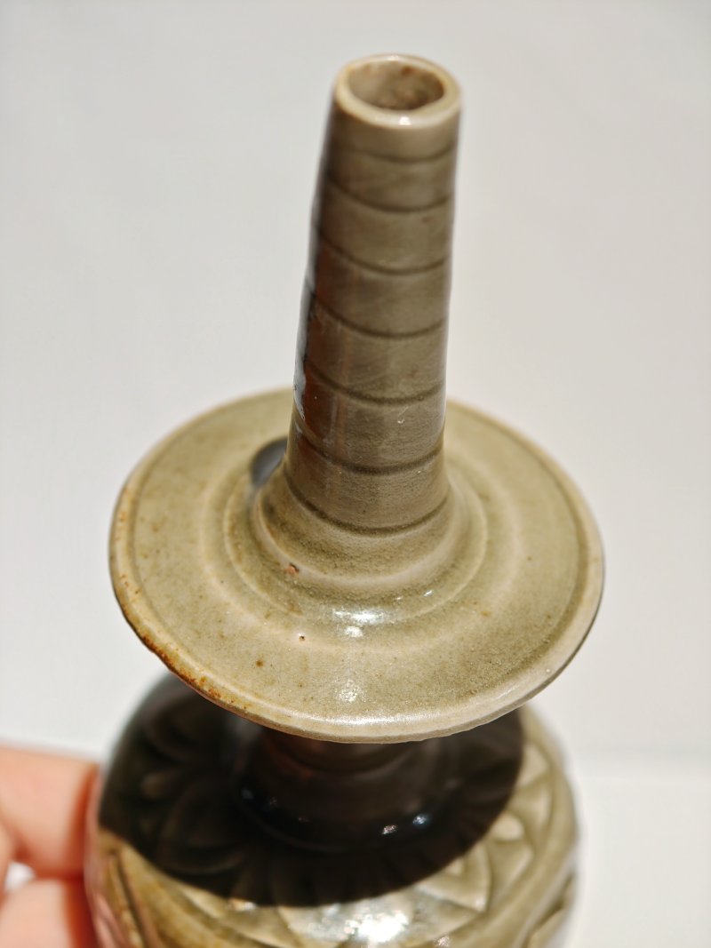 北宋 耀州窑青釉剔花牡丹纹净瓶 - 图22
