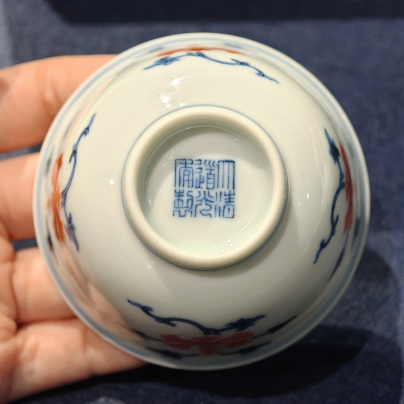 清道光 青花矾红缠枝莲纹杯一对 - 图11