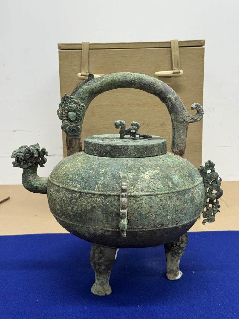 青銅龍首三足提梁盉 - 图3