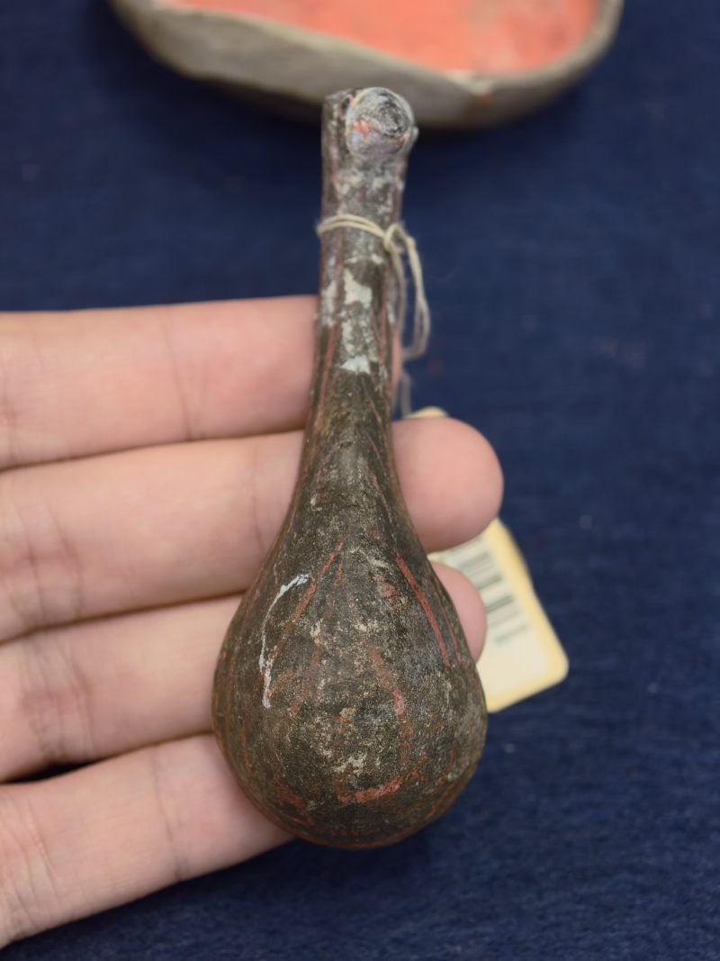 西汉 彩绘灰陶鸟形酒壶、耳杯、长柄勺一组五件 - 图18