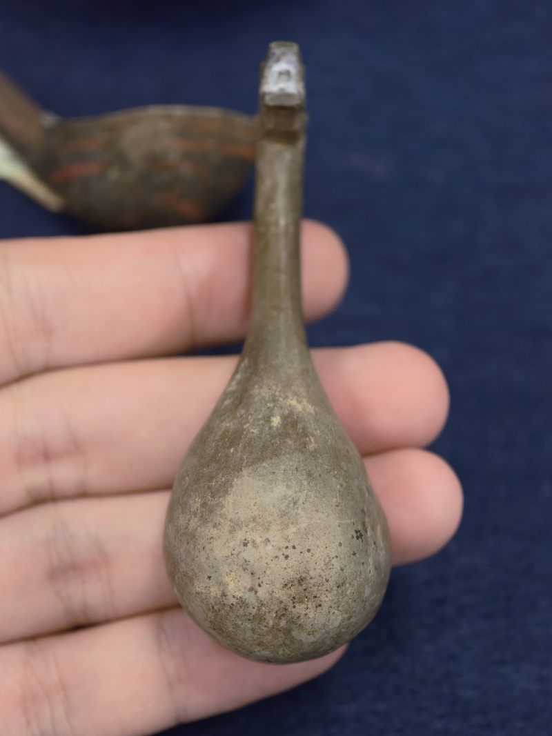 西汉 彩绘灰陶鸟形酒壶、耳杯、长柄勺一组五件 - 图22