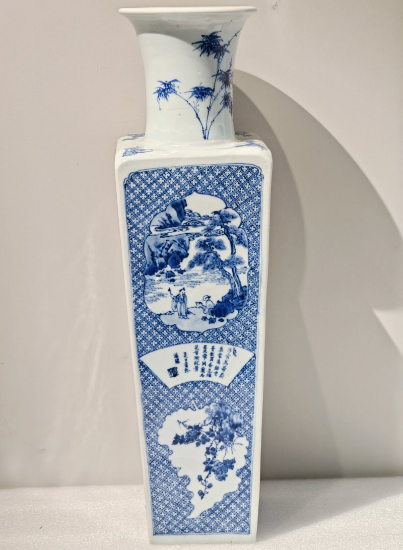 清康熙 青花开光高士人物诗文方棒槌瓶 - 图6