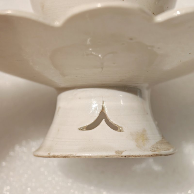 北宋 定窑白釉镂空花口盏托 - 图11