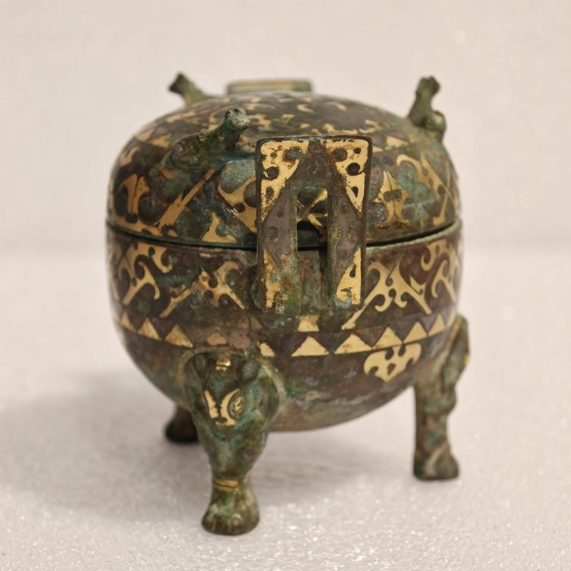 战国 铜错金银三足盖鼎 - 图6