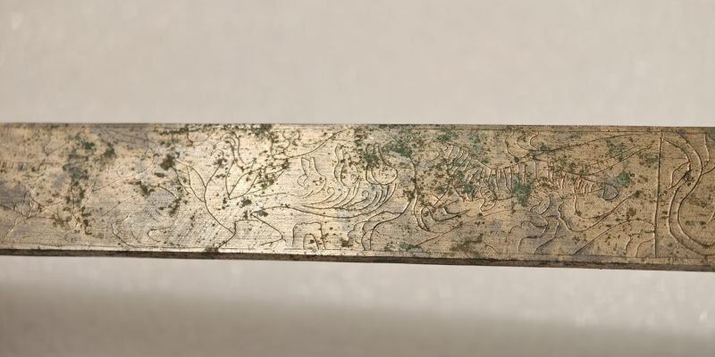 东汉 铜刻四灵图戒尺 - 图6