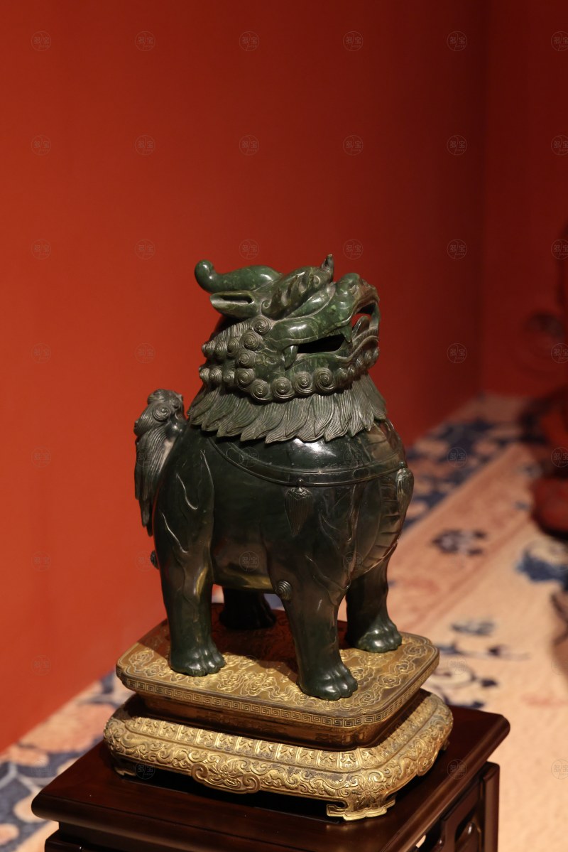 清 青玉云龙纹亭式香筒、碧玉甪端香薰 - 图4