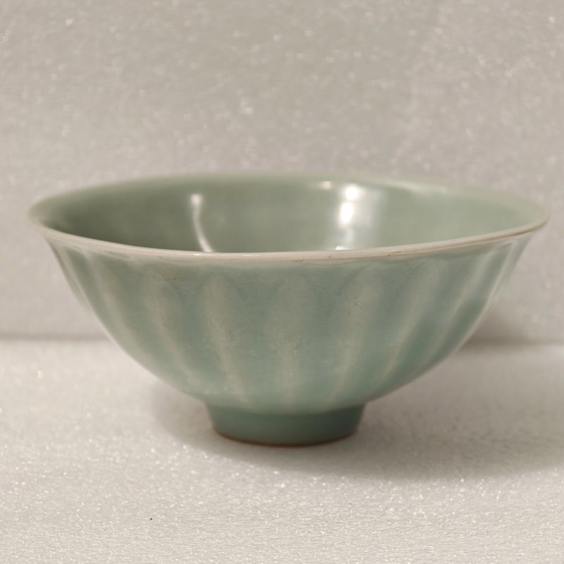 宋 龙泉窑粉青釉莲瓣撇口碗 - 图4