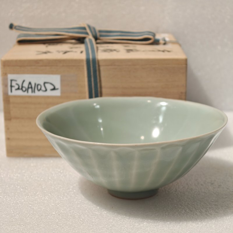 元 龙泉窑粉青釉莲瓣撇口碗 - 图2