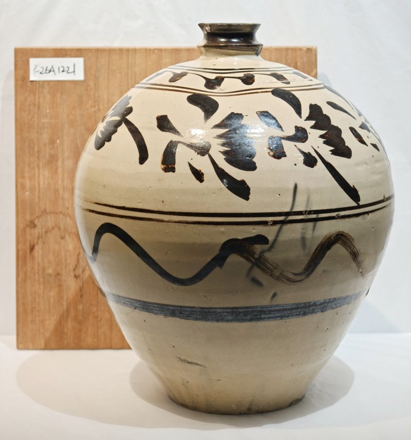 宋 磁州窑白地黑花大嘟噜瓶 - 图2
