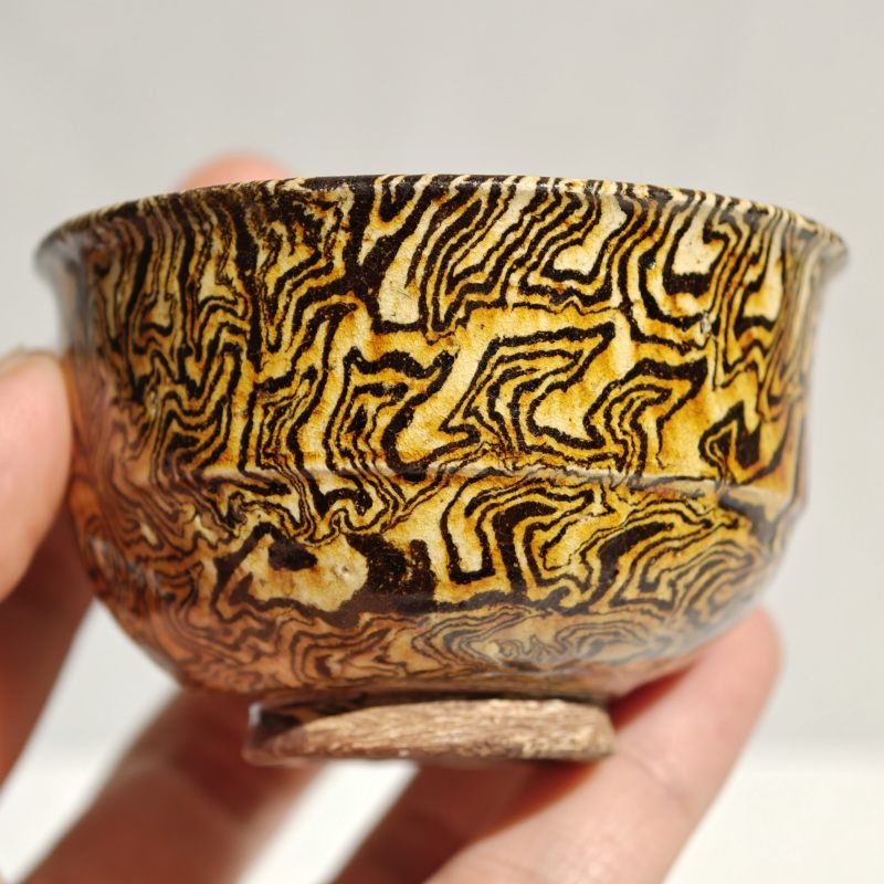 唐 绞胎黄釉弦纹撇口杯 - 图13