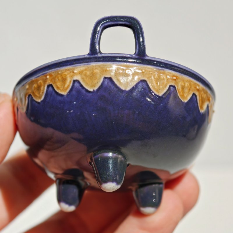 清乾隆 茄皮紫釉描金如意纹双耳三足炉 - 图11