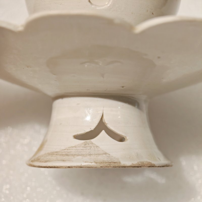 北宋 定窑白釉镂空花口盏托 - 图10