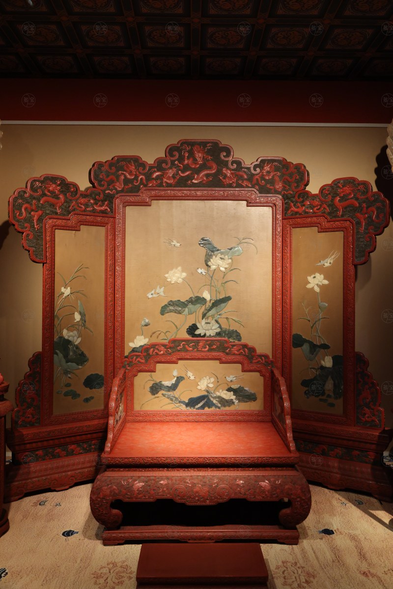 清 剔红嵌玉荷花宝座、剔红嵌玉荷花围屏 - 图2