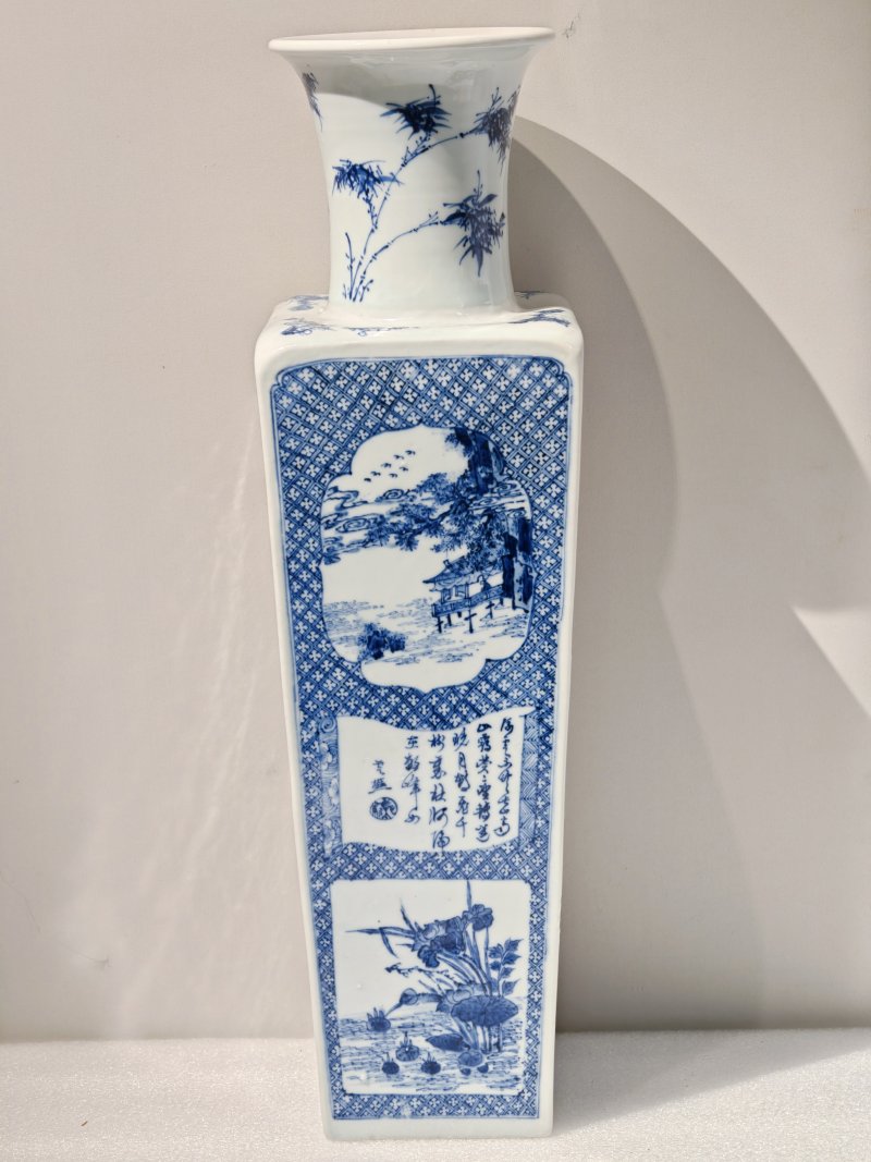 清康熙 青花开光高士人物诗文方棒槌瓶 - 图4