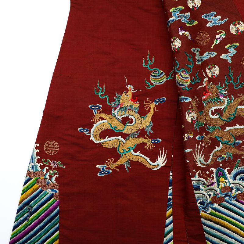 清同治 绛红地盘金彩绣蟒袍 - 图11