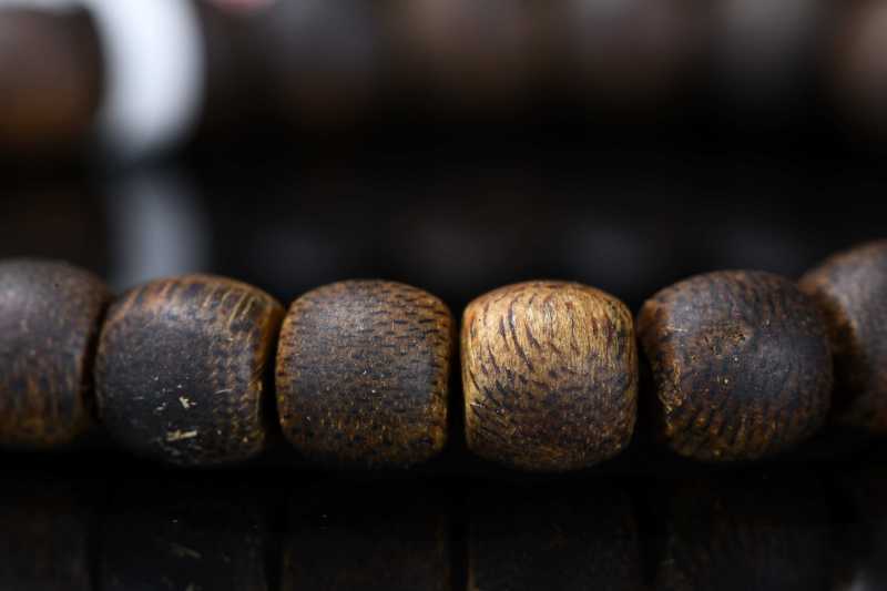  棋楠沉水级鼓珠形手串 - 图5