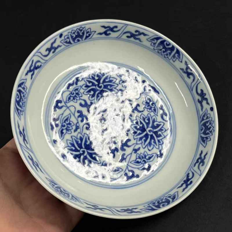 清光绪 青花缠枝莲纹盘（已评级） - 图3