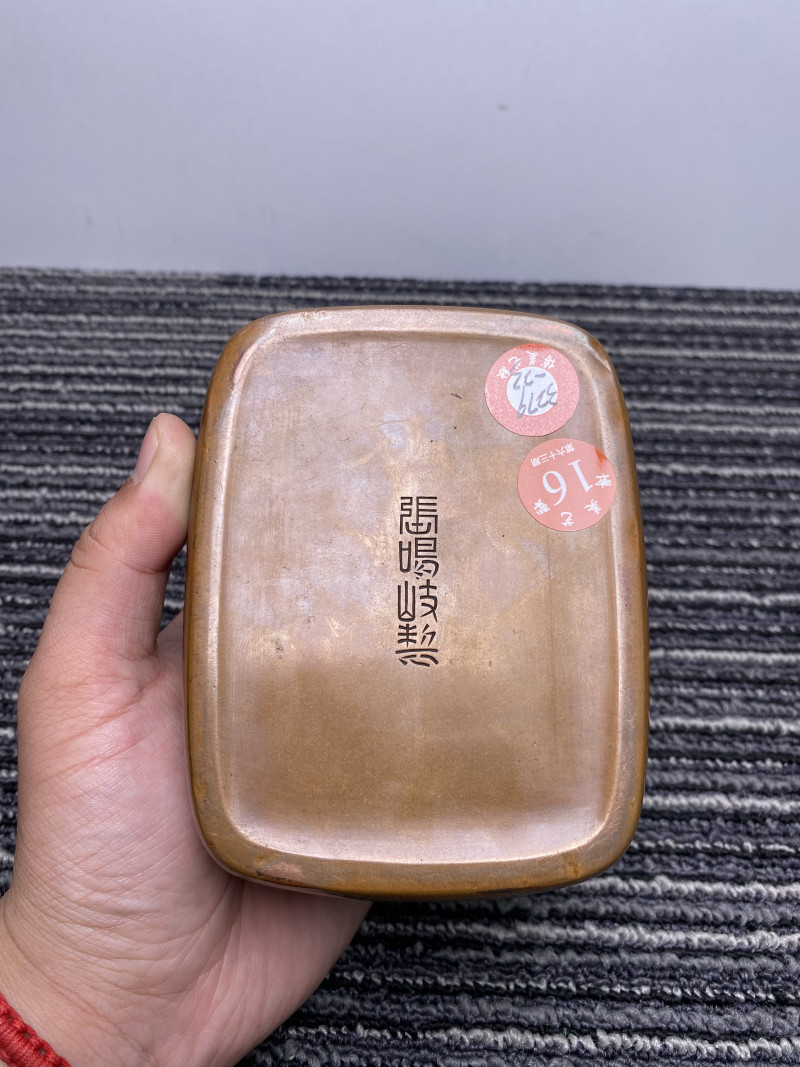 清 “张鸣岐制”款铜手炉 - 图15