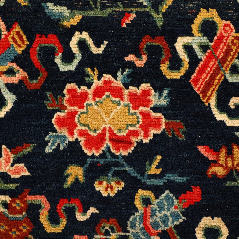 清 蓝地道家八宝花卉纹藏毯 - 图3