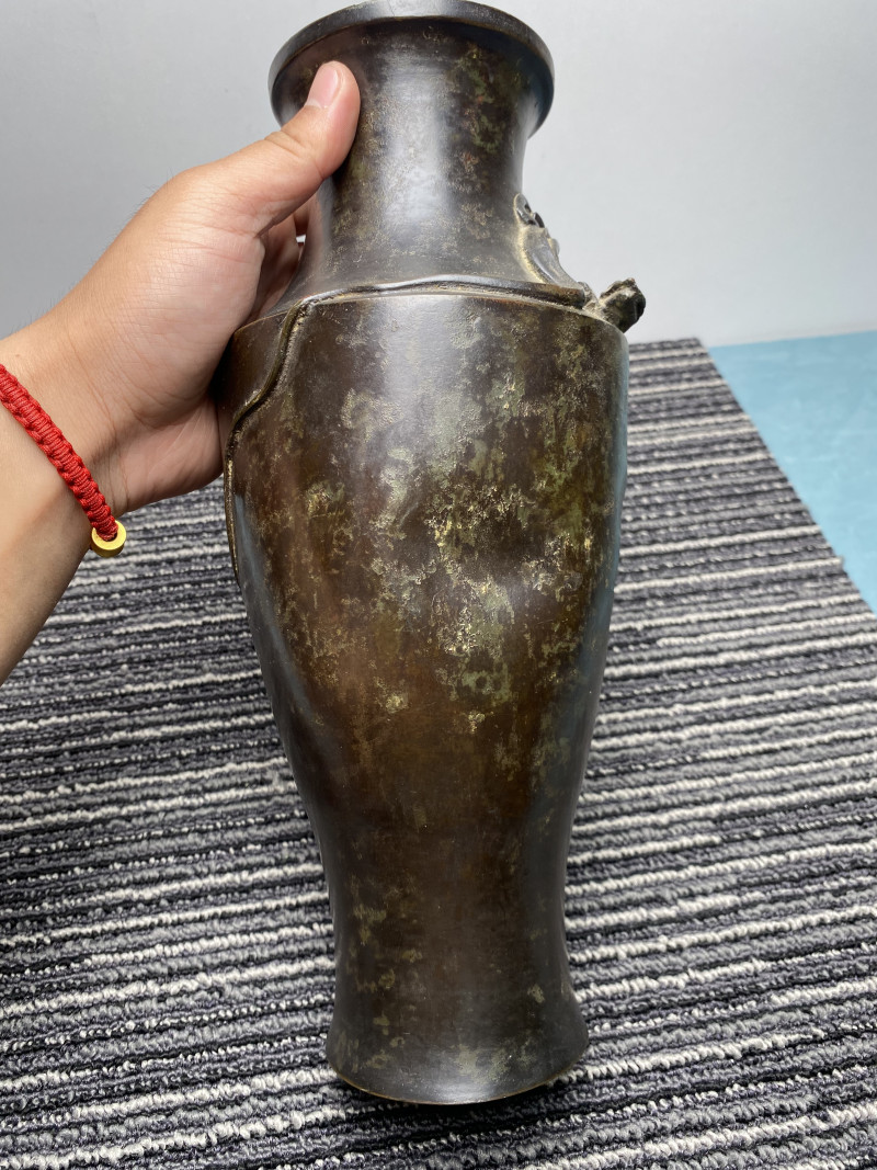 清 铜蕉叶兽面纹瓶、盘龙纹瓶一组两件 - 图25