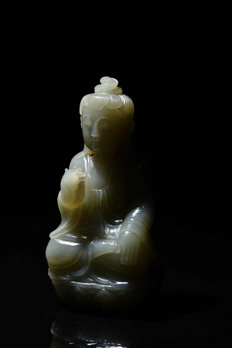  和田玉雕念珠观音坐像