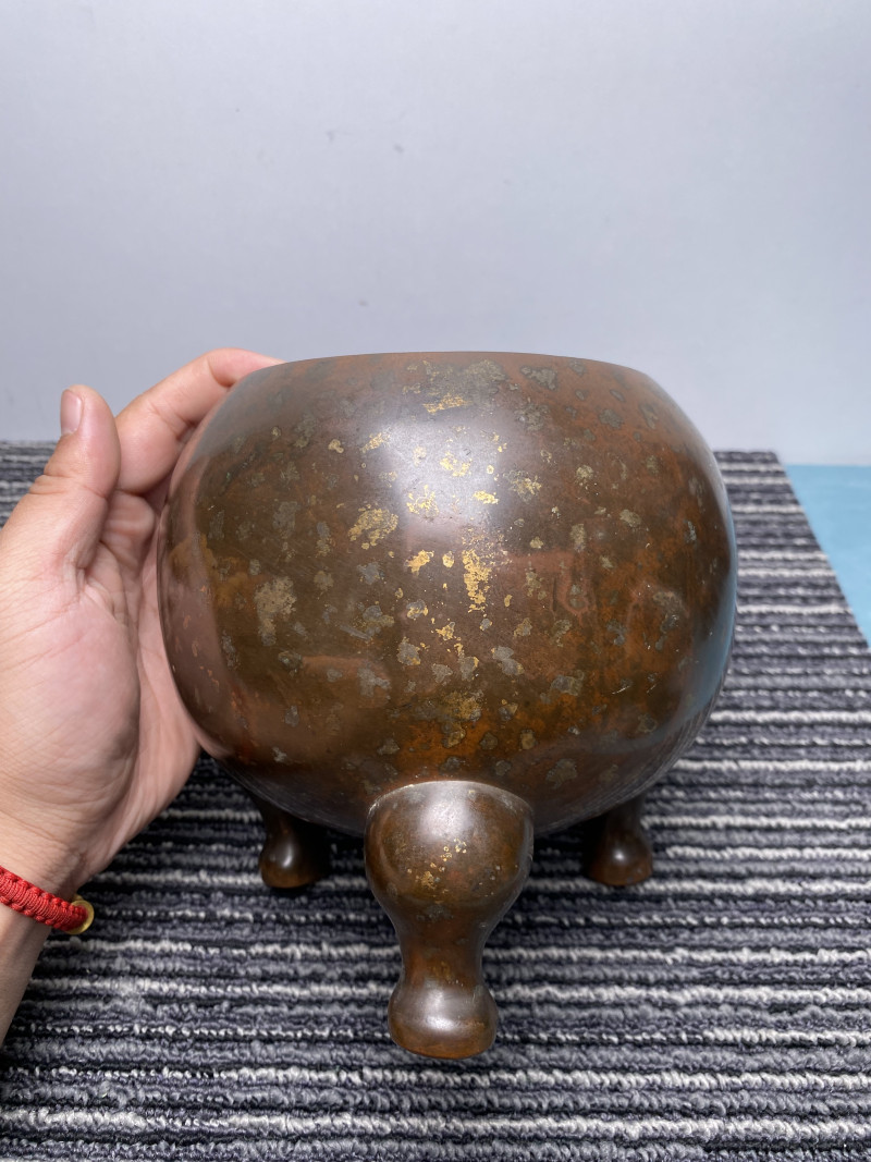 明 “万历年制”款铜洒金狮钮三足熏炉 - 图15