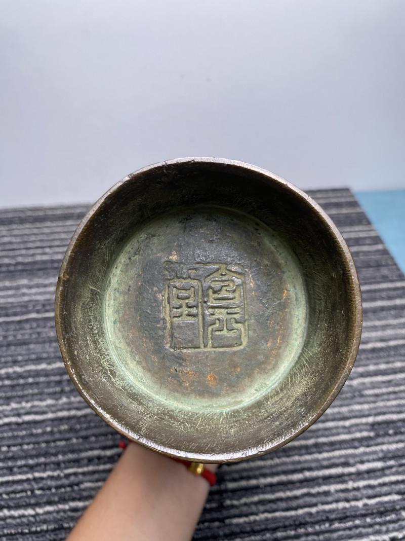 清 铜蕉叶兽面纹瓶、盘龙纹瓶一组两件 - 图28