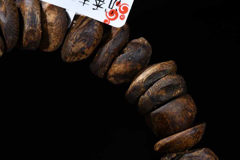  棋楠沉水浮级壳子形手串 - 图5