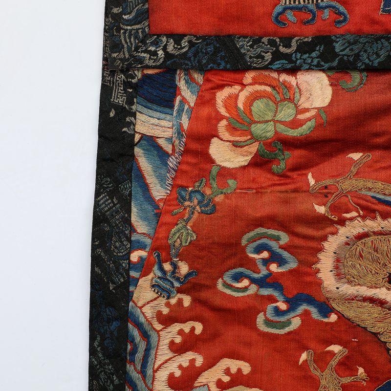 清 红地盘金彩绣龙纹桌围 - 图8