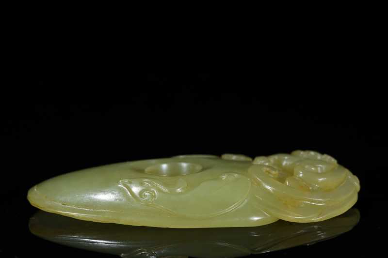  黄玉雕螭龙鸡心佩 - 图7