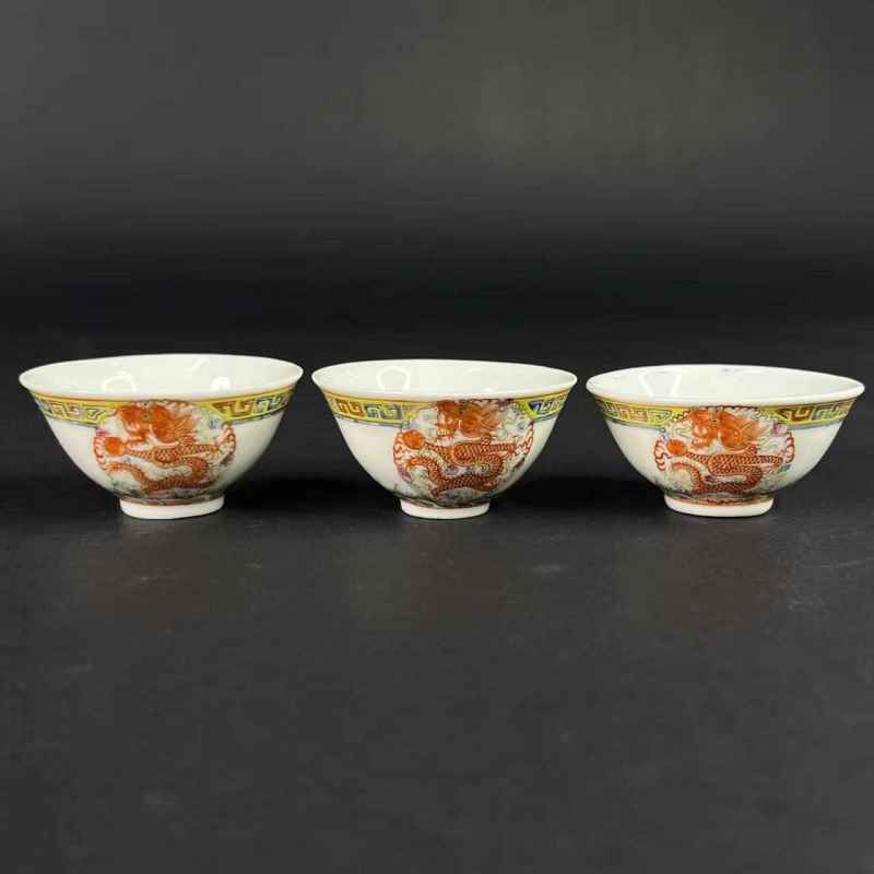 清晚期 矾红粉彩团龙纹杯一组3只 - 图2